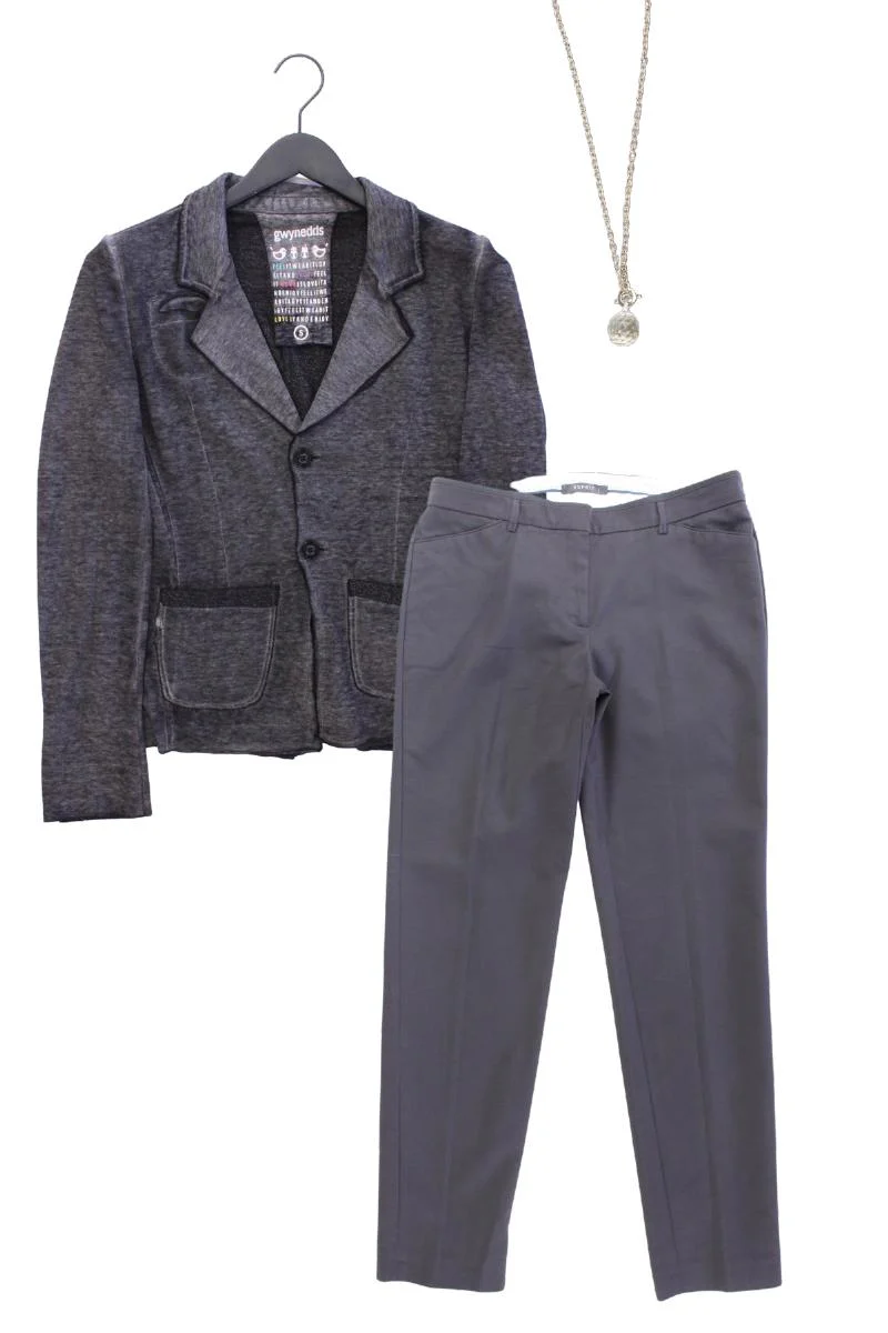 Second Hand Outfit Größe S mit Gwynedds Jerseyblazer in Gr. S und Halskette