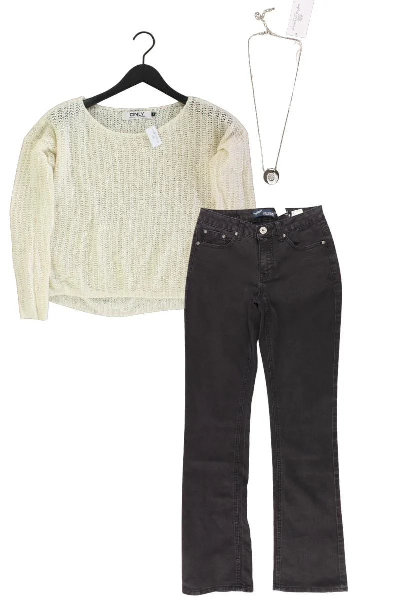 Second Hand Outfit Größe S mit Only Grobstrickpullover in Gr. S und Halskette